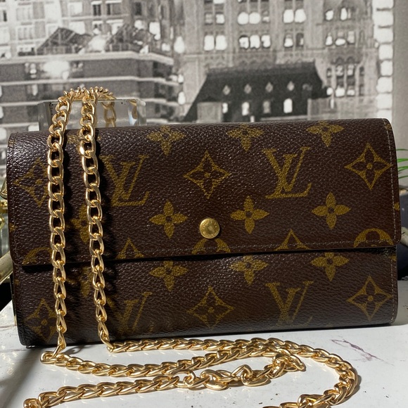 Authentic Louis Vuitton Monogram Sarah Wallet - Picture 3 of 16
